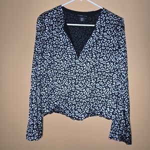 Sincerely Jules V-neck Animal Print Crop Blouse, XL (PTP=21")